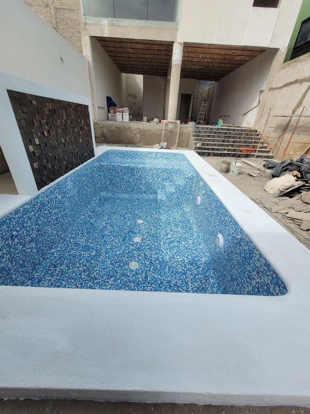 Albercas Ultra pool construction and concrete work in Guadalajara